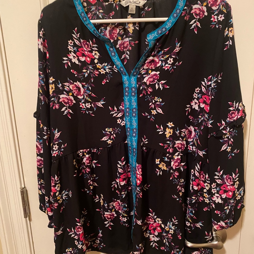 The Pioneer Woman Floral blouses-Size L
Black
Navy - Picture 6 of 7